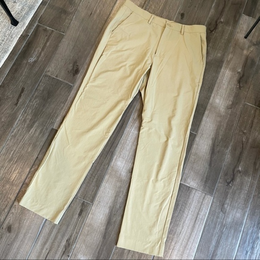 GAP Men’s Light Tan Golf Dry Fit Pants
